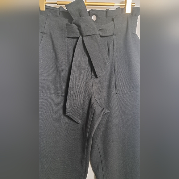 BLACK PANT BY SO, PLEATED WITH CUFFED HEM. SIZE 7 RUN LARGE. NEW WITHOUT TAG. - Picture 7 of 16